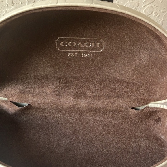 Coach: Ginger (S496) Sunglasses- gray gradient lens with white case - Picture 10 of 16